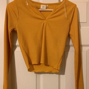 XS Knitted yellow long sleeved crop top